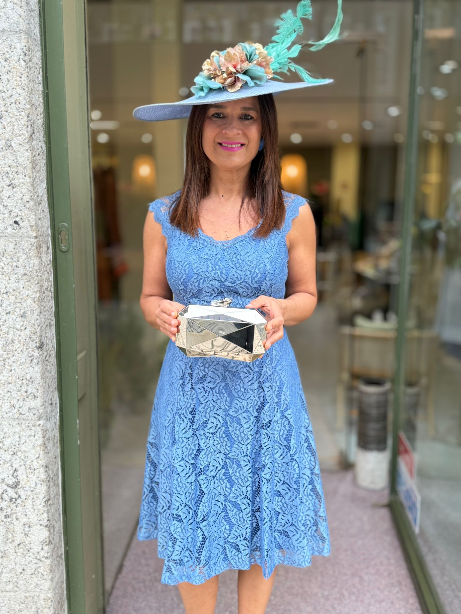 VESTIDO CURTO COM RENDA