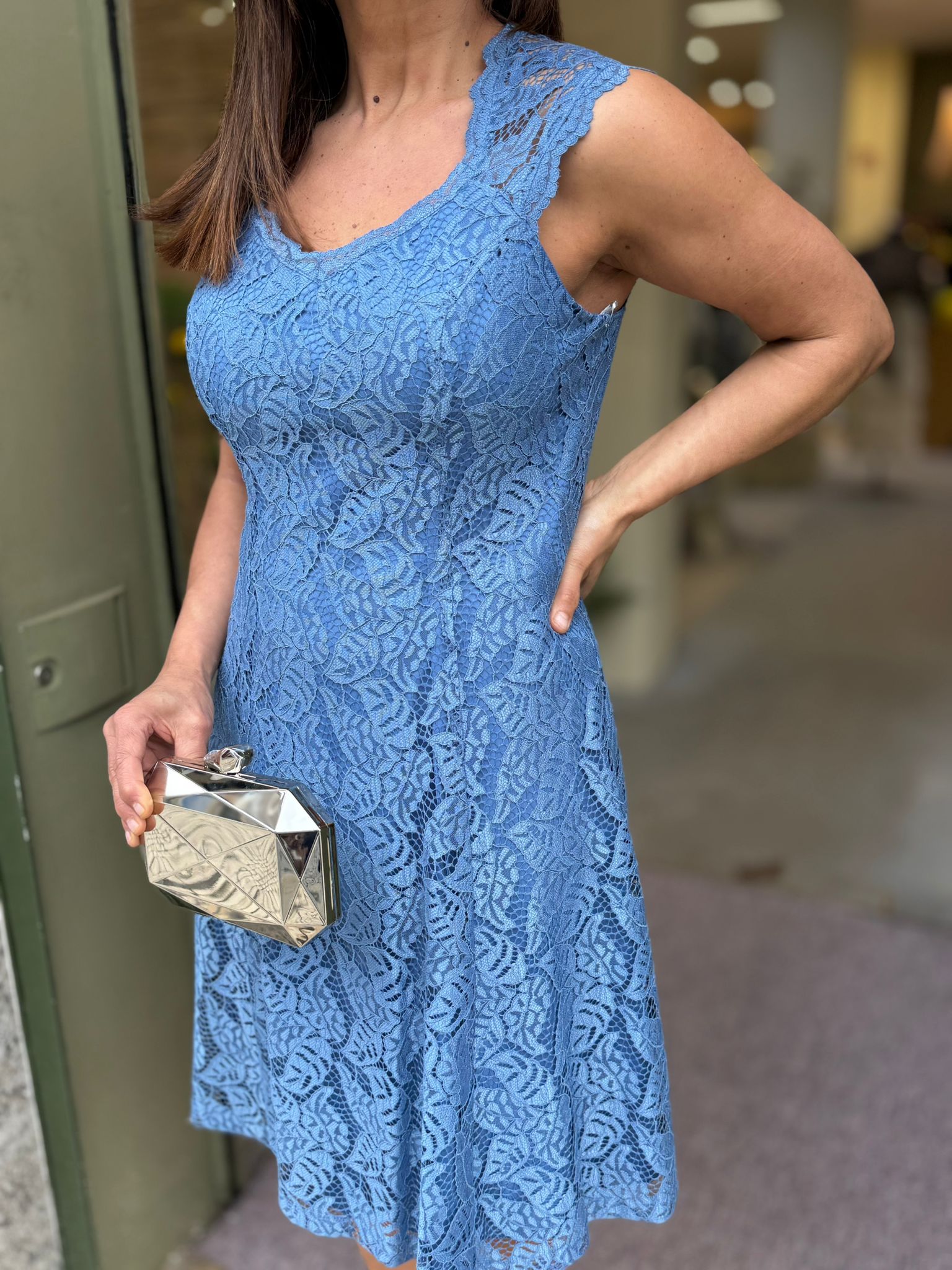 VESTIDO CURTO COM RENDA