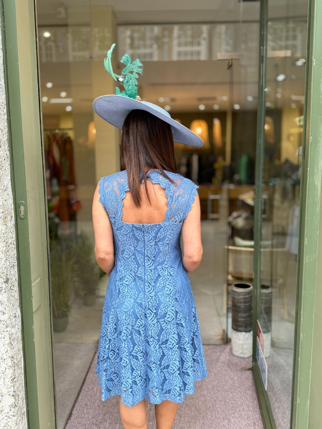 VESTIDO CURTO COM RENDA