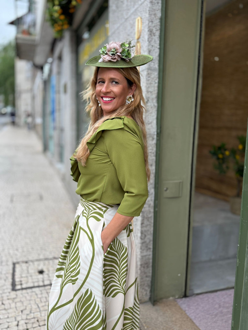 CONJUNTO ELEGANTE SAIA E BLUSA