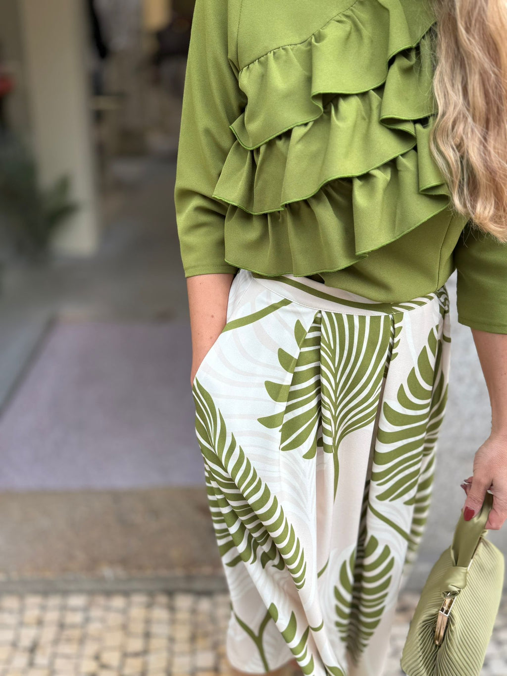 CONJUNTO ELEGANTE SAIA E BLUSA