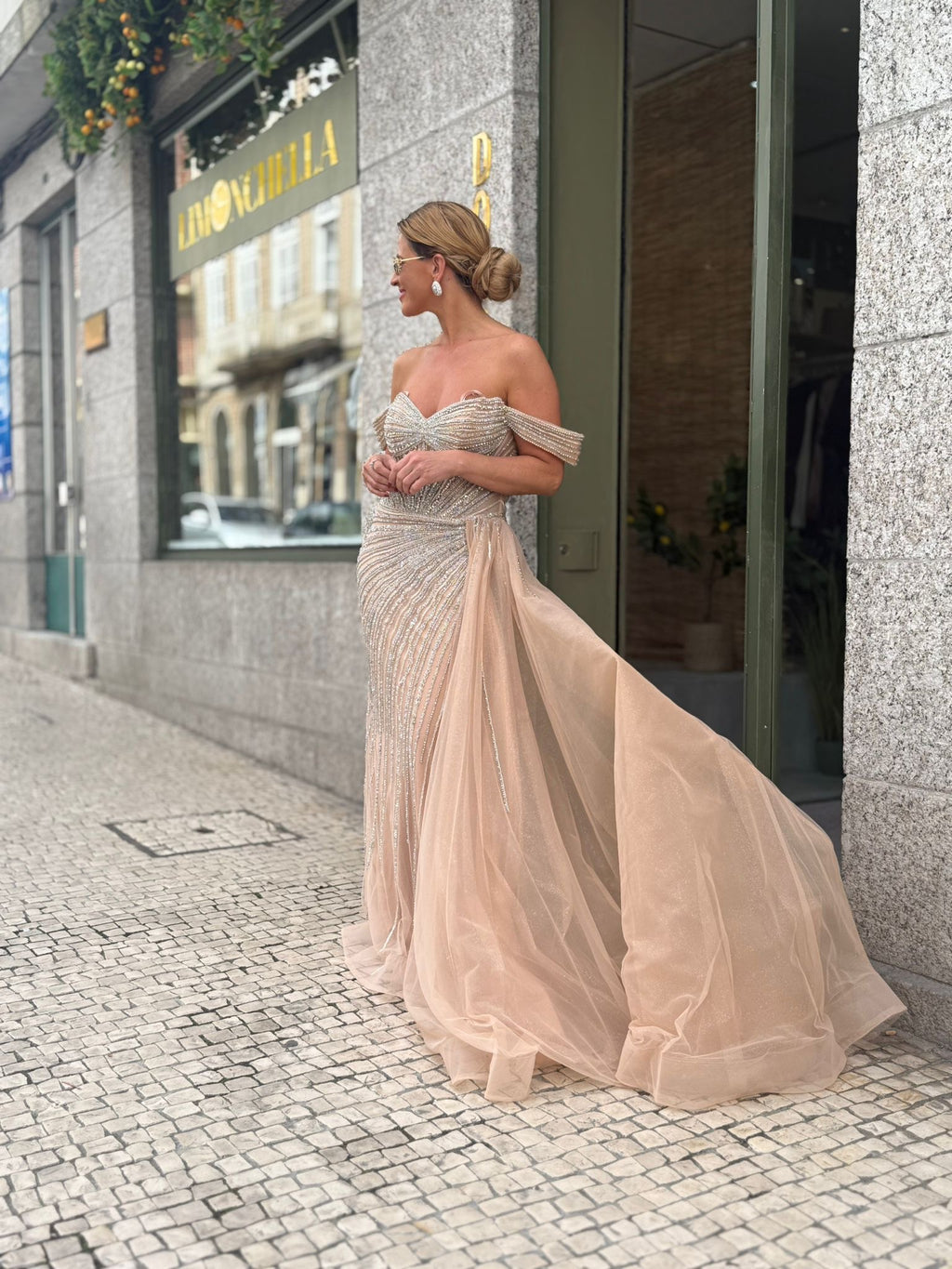 VESTIDO DOURADO ELEGANTE