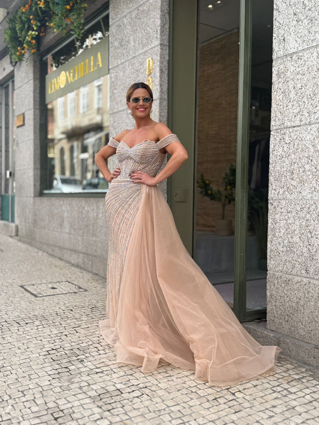 VESTIDO DOURADO ELEGANTE