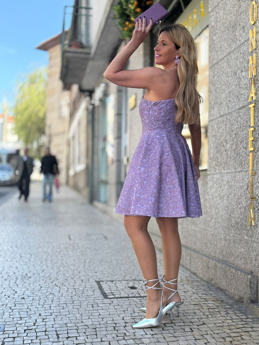 VESTIDO LAVANDA COM BRILHO