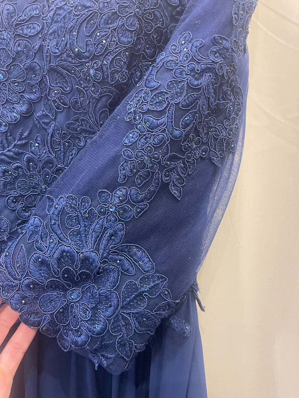 VESTIDO COM PEDRARIA
