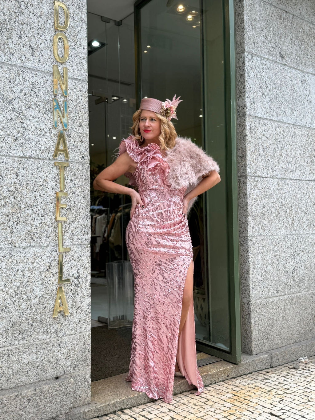 VESTIDO DE LANTEJOULAS ASSIMÉTRICO