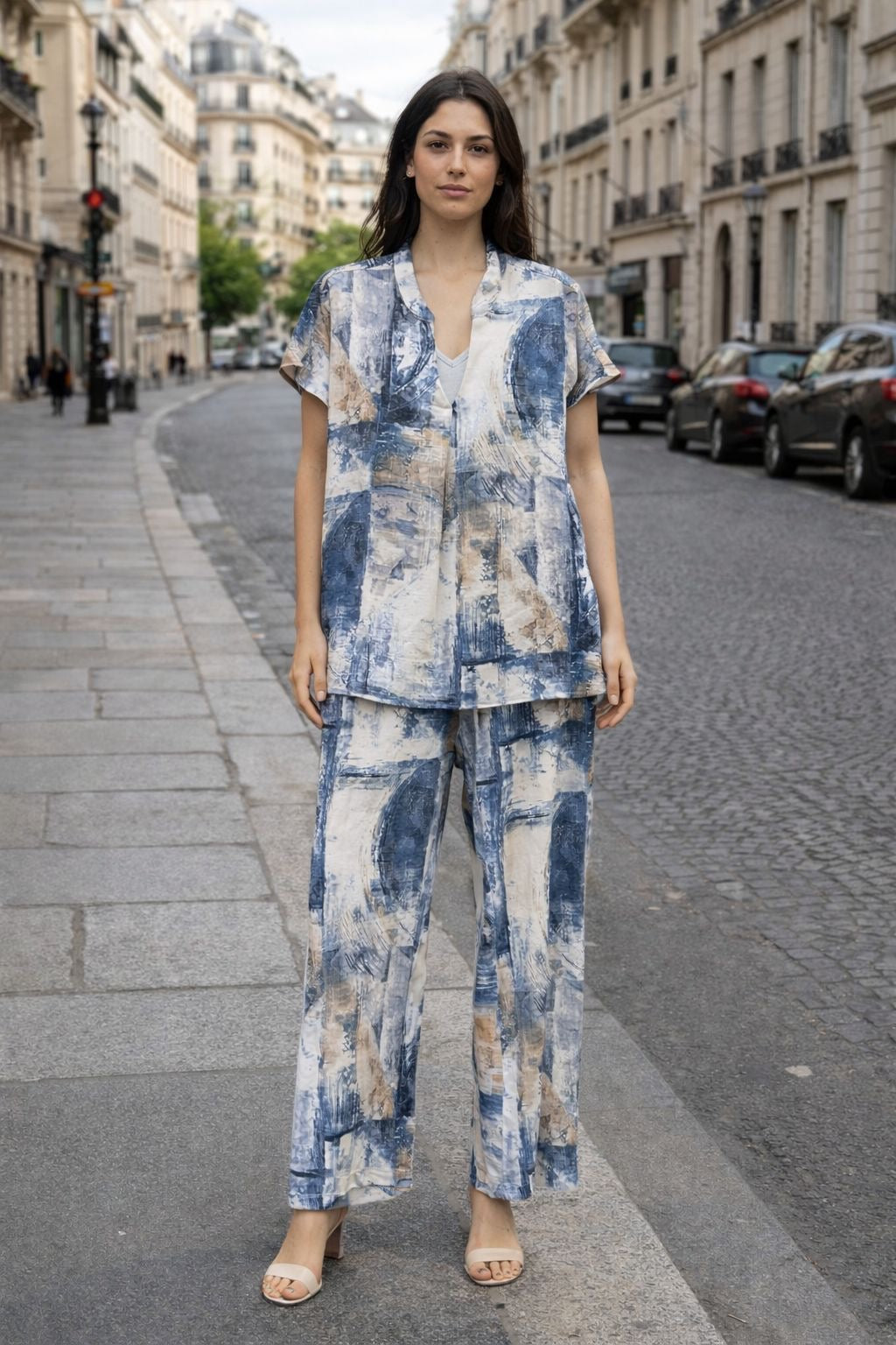 BLUSA ESTAMPADA EM TONS CLAROS