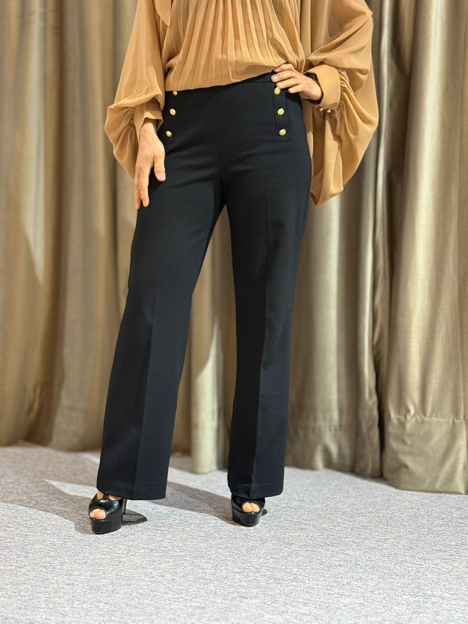 CALÇA CLASSICA EM MALHA
