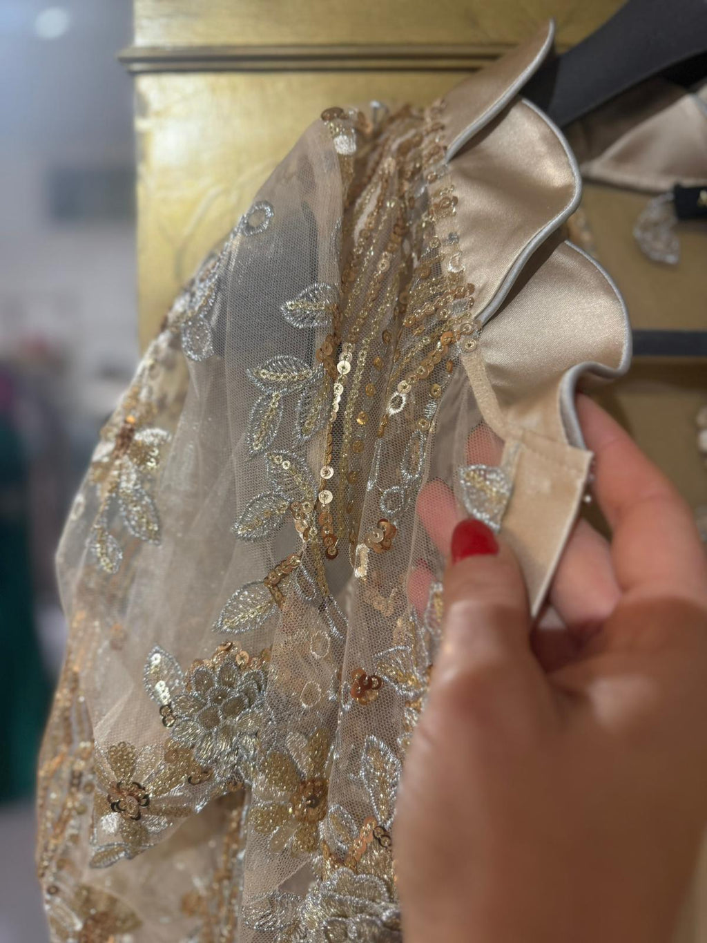 VESTIDO TAILLEUR DOURADO