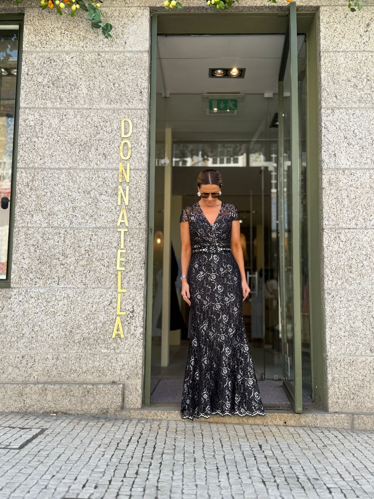 VESTIDO PRETO EM RENDA