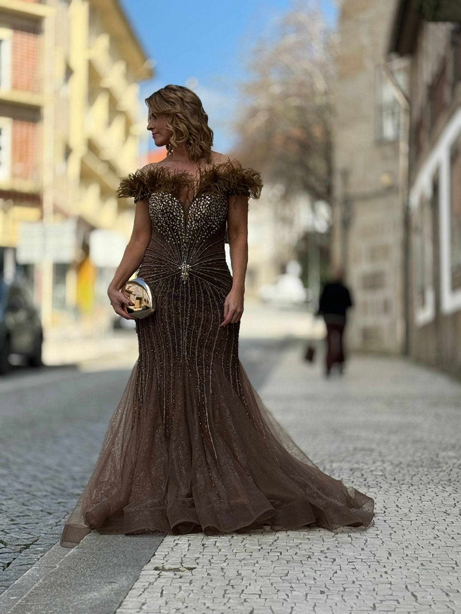 VESTIDO SEREIA COM PLUMAS
