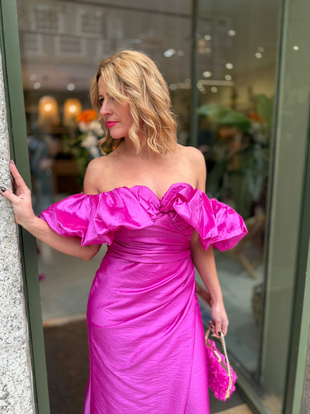 VESTIDO ROSA COM FOLHO