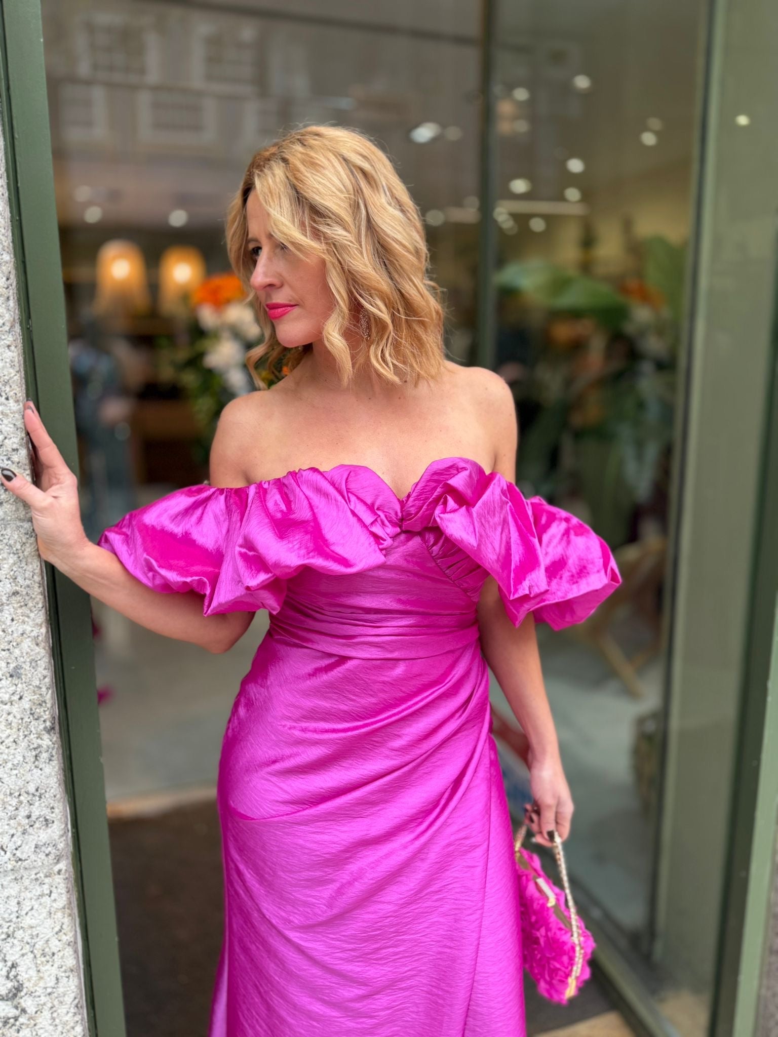 VESTIDO ROSA COM FOLHO