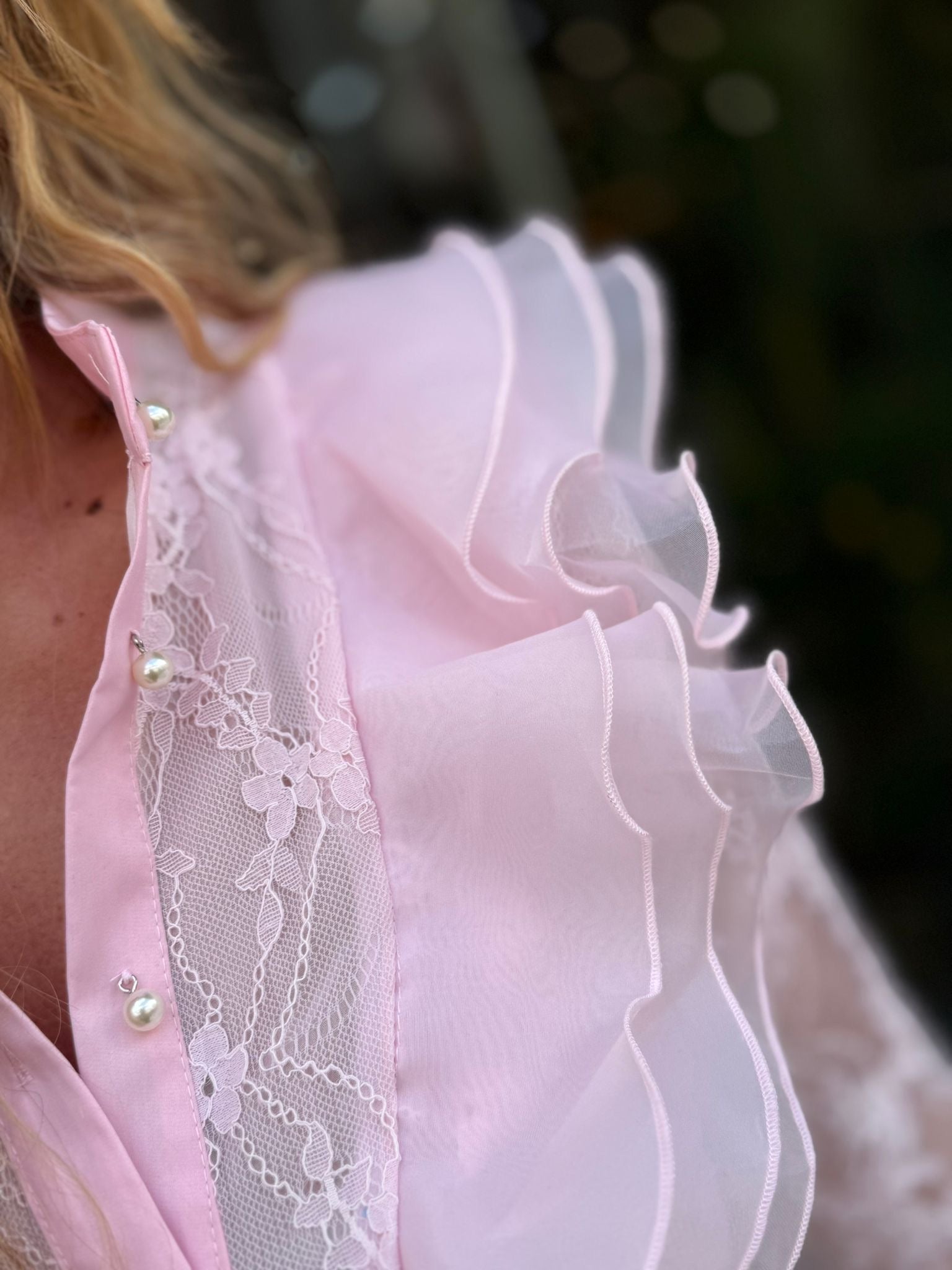 CAMISA EM RENDA E ORGANZA