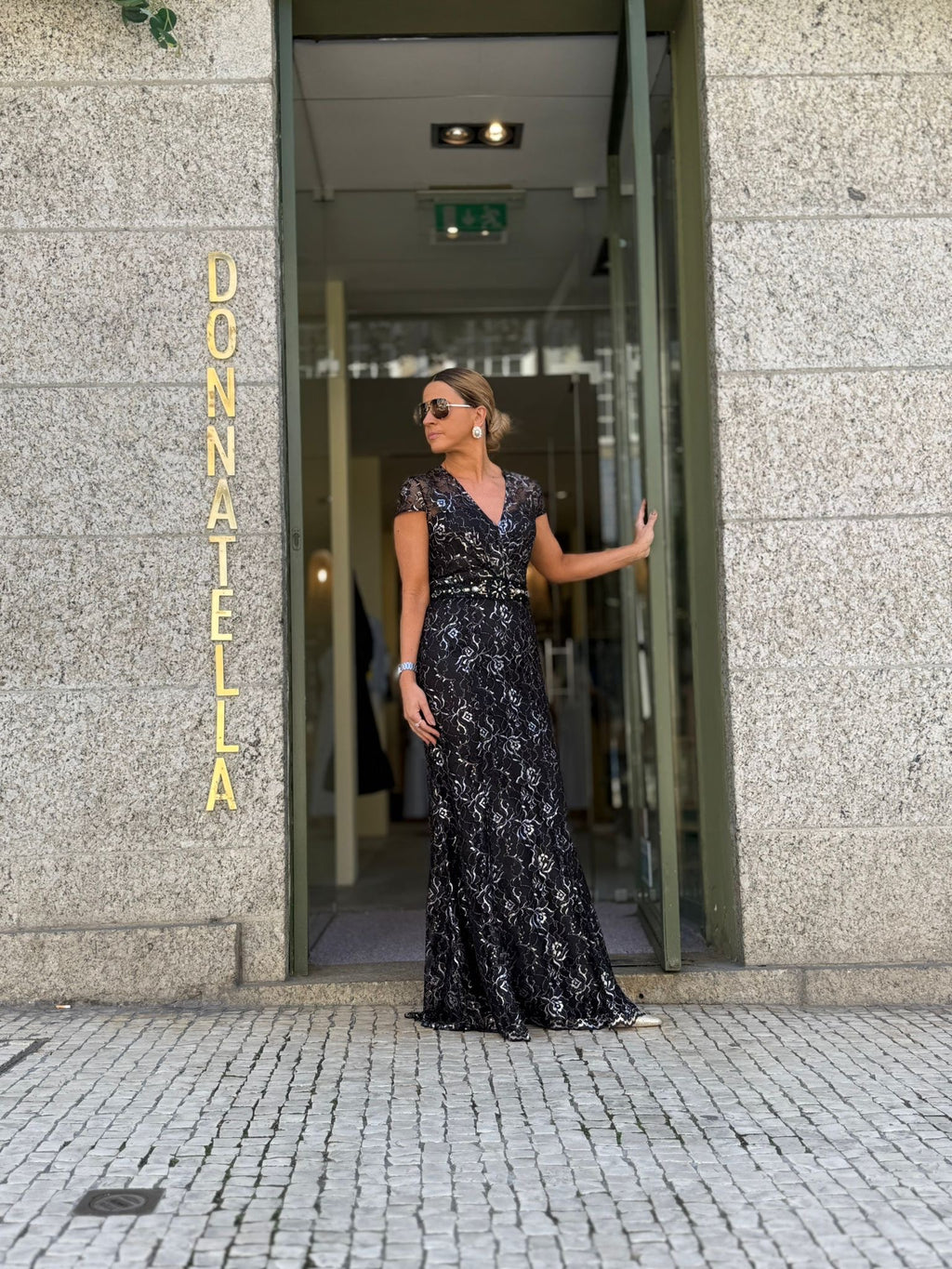 VESTIDO PRETO EM RENDA