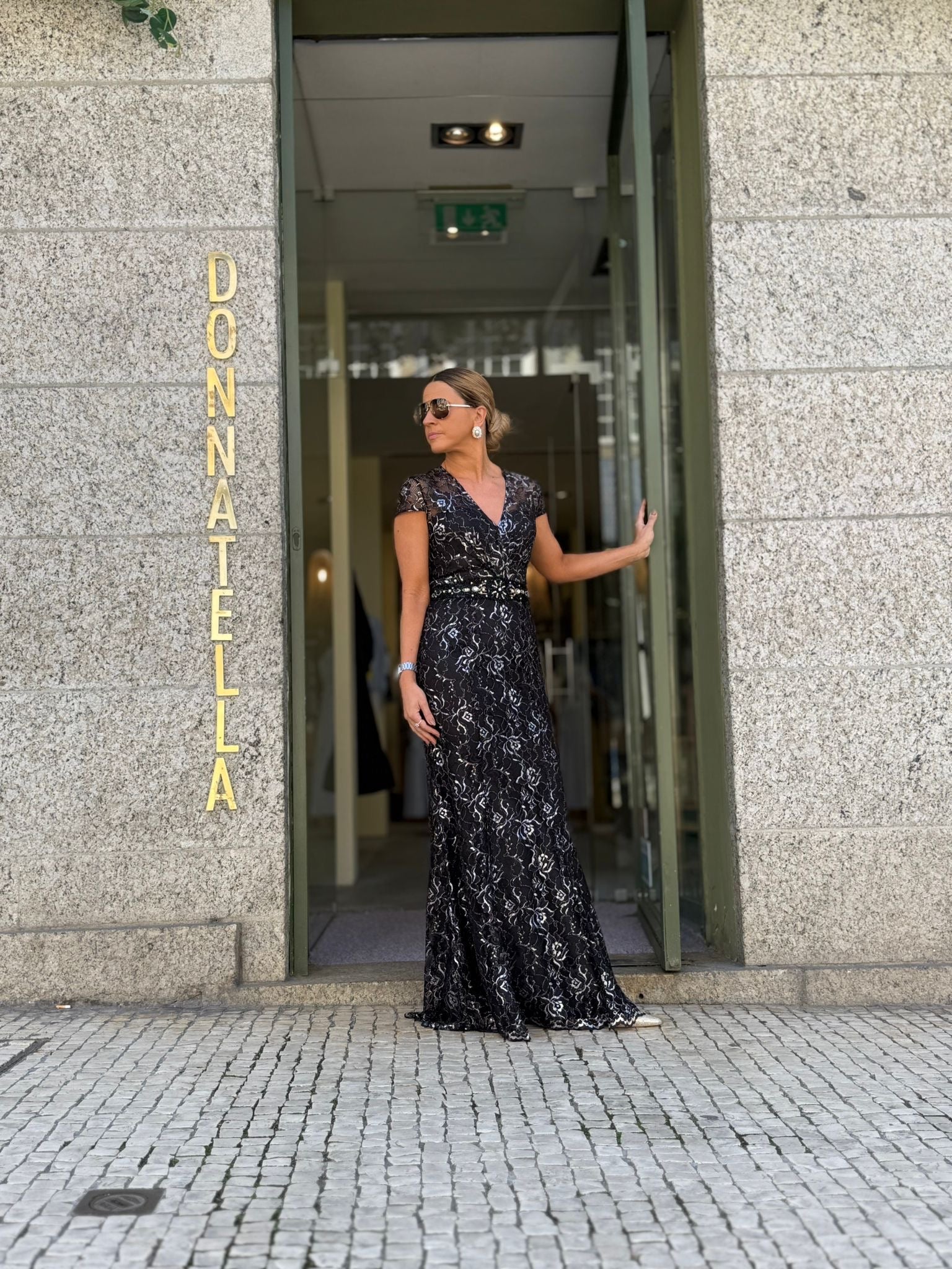 VESTIDO PRETO EM RENDA