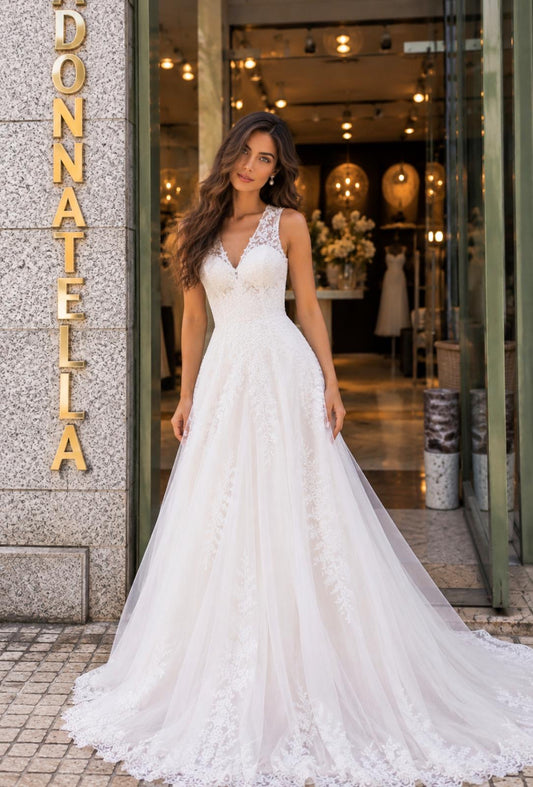 VESTIDO COM DECOTE EM V E ALÇAS DE RENDA