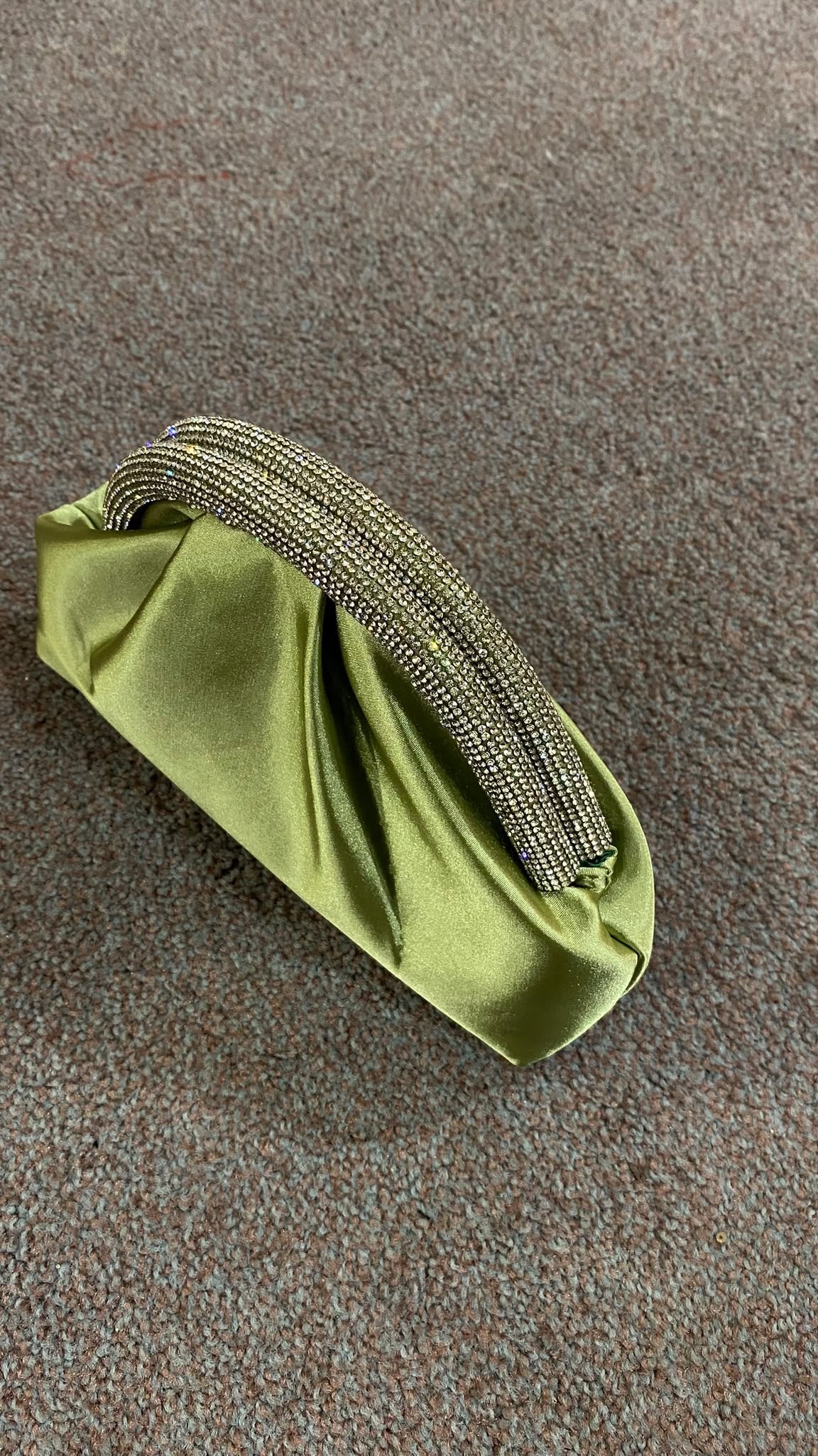 POCHETE VERDE ACETINADA COM BRILHOS