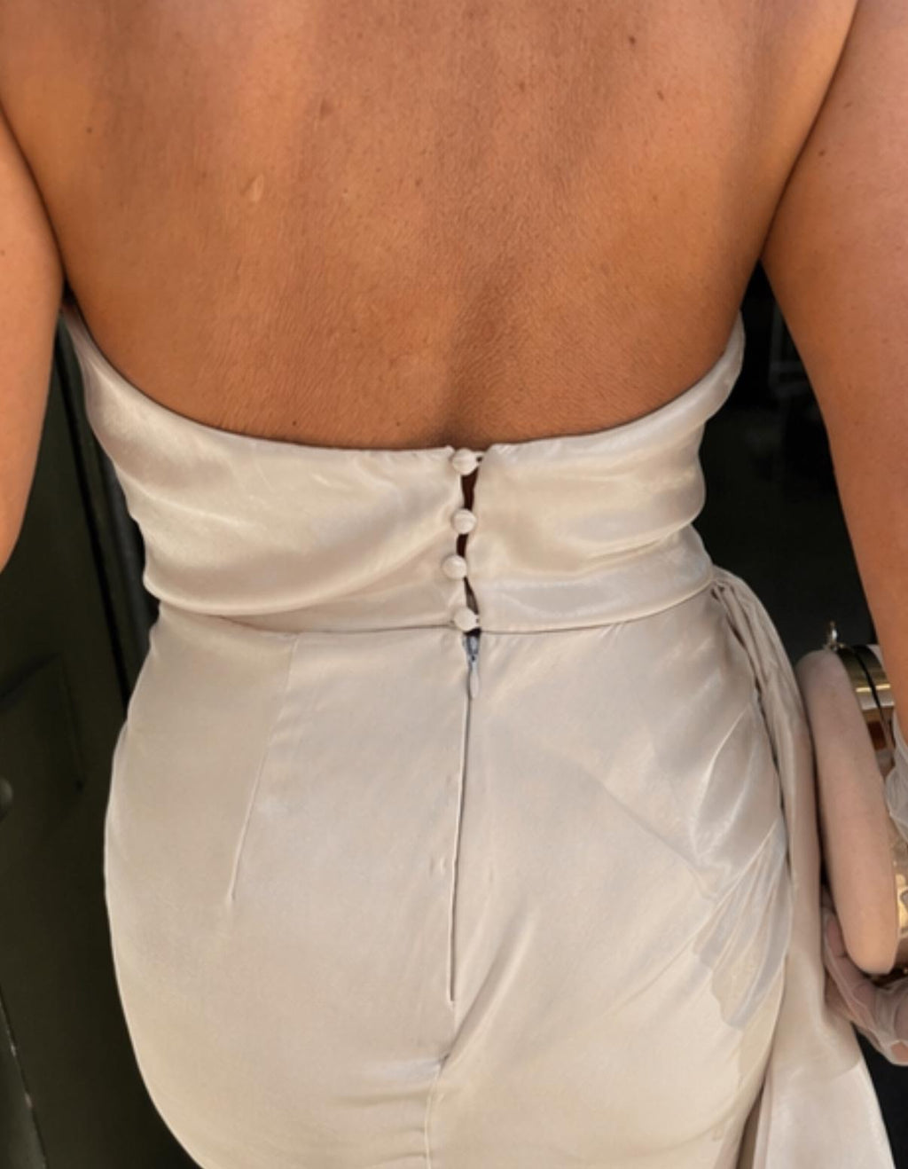 VESTIDO DE LUVAS