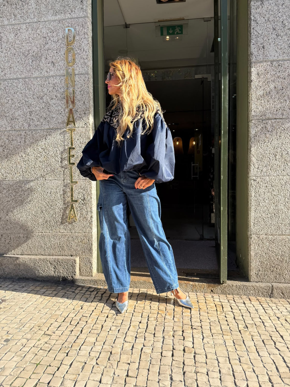 Casaco Oversized com Bordado Contrastante