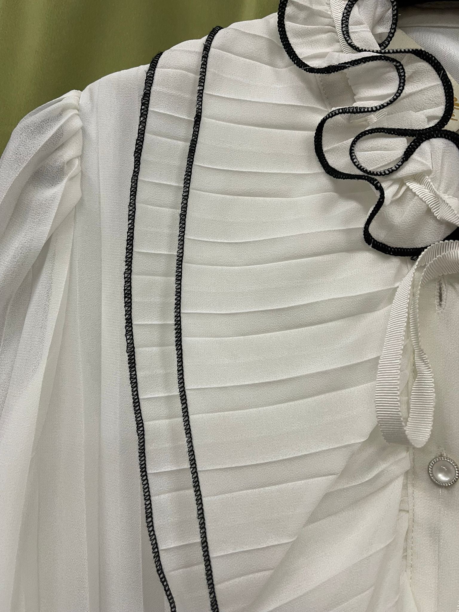 BLUSA COM FOLHOS