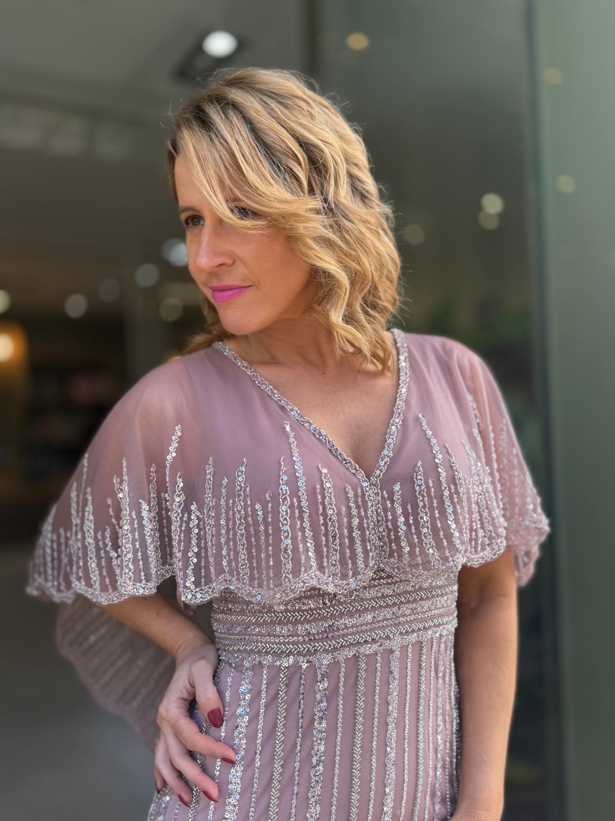 VESTIDO LANTEJOULAS COM CAPA