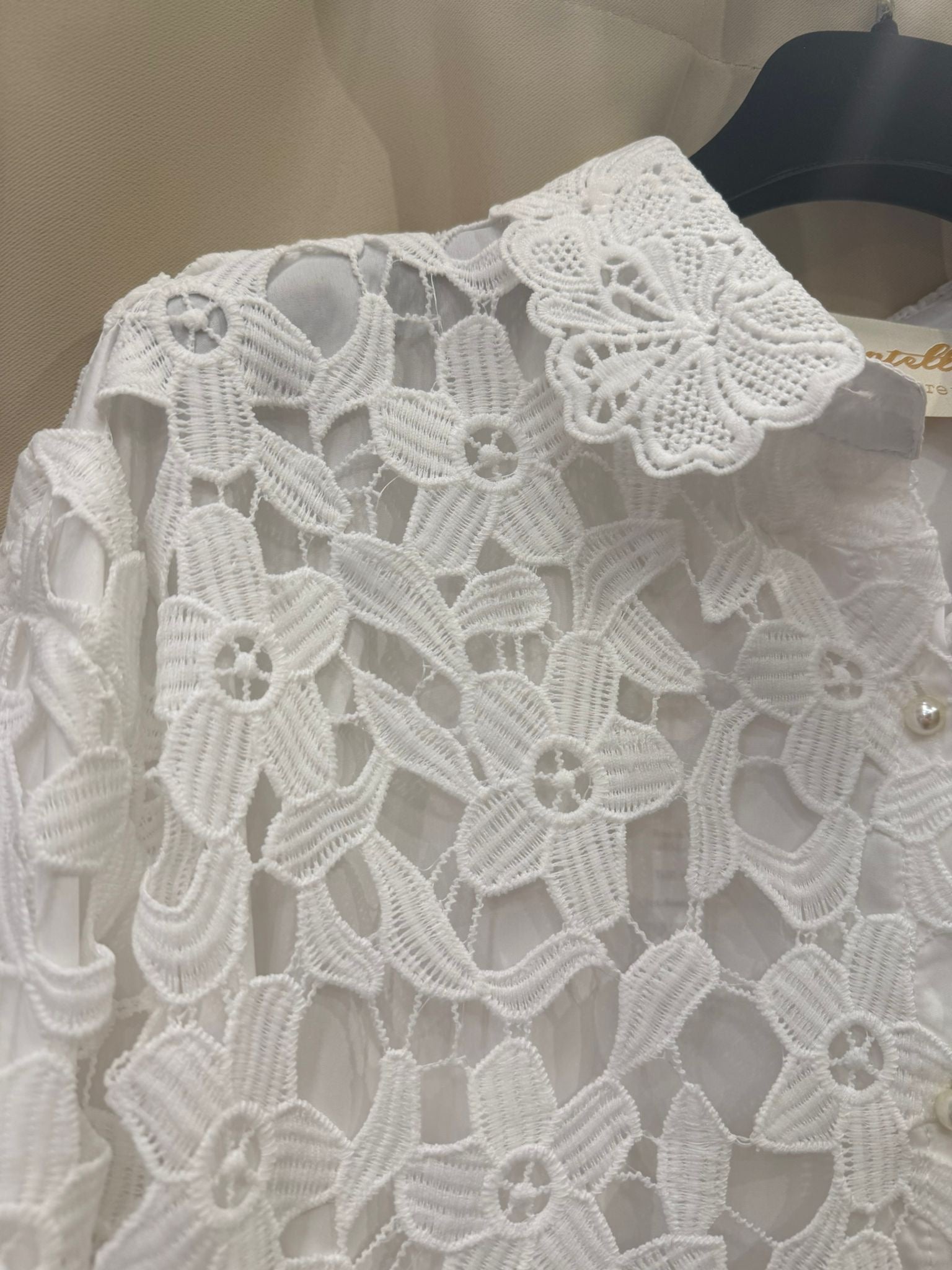 BLUSA EM BORDADO INGLÊS