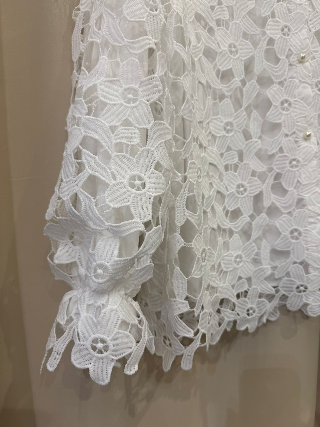 BLUSA EM BORDADO INGLÊS