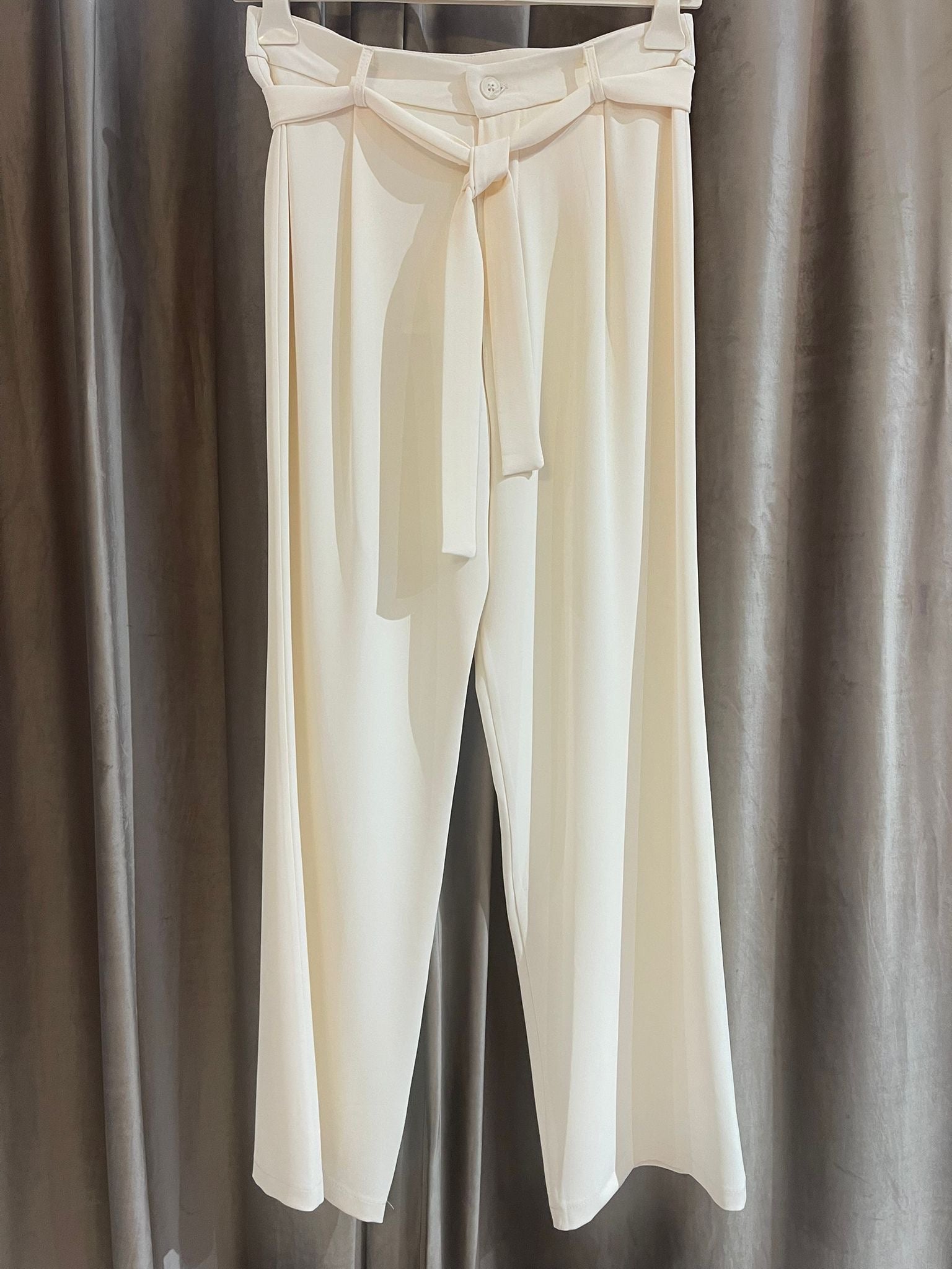 CALÇA COM CINTO