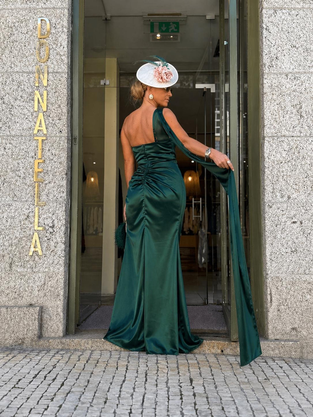 VESTIDO VERDE COM RACHA