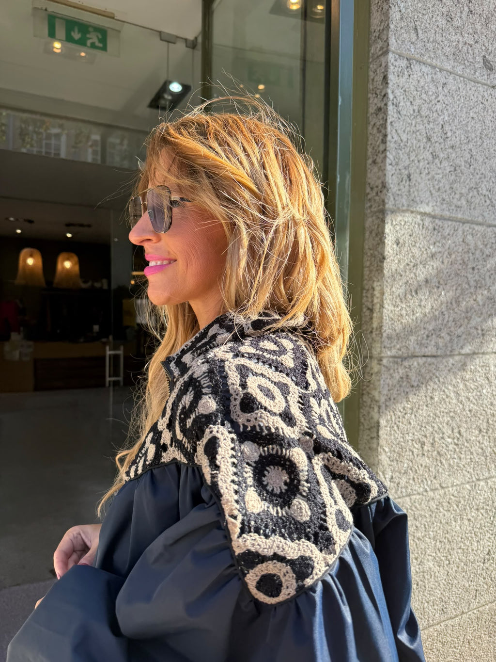 Casaco Oversized com Bordado Contrastante