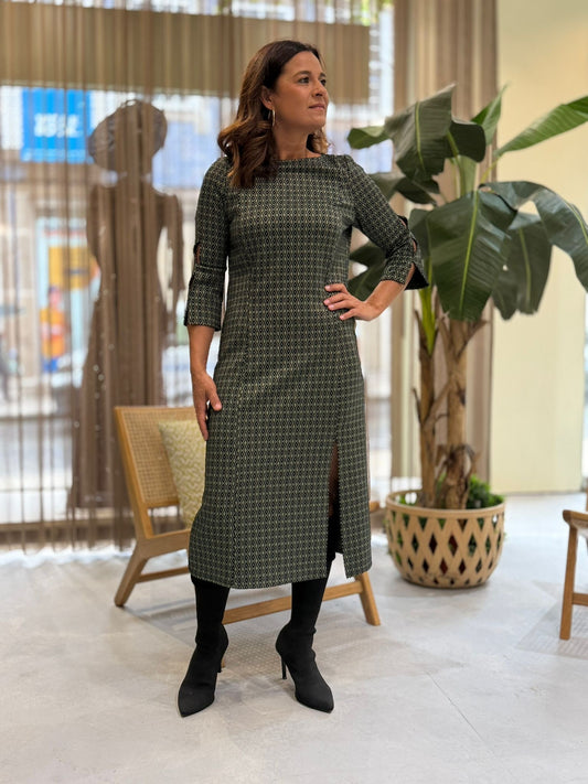 Vestido com padrão verde e preto