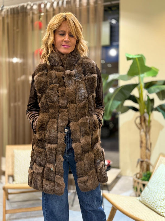 COLETE COMPRIDO EM PÊLO NATURAL