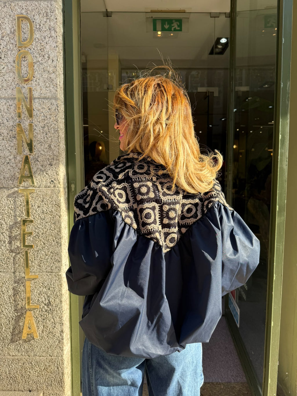 Casaco Oversized com Bordado Contrastante